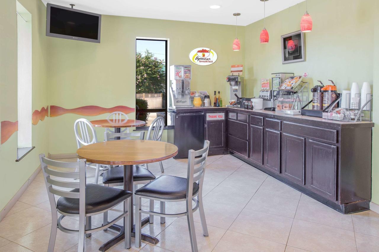 ซูเปอร์ 8 บาย วินด์แฮม คลาร์กสวิลล์ อาร์คันซอ Motel Clarksville ภายนอก รูปภาพ