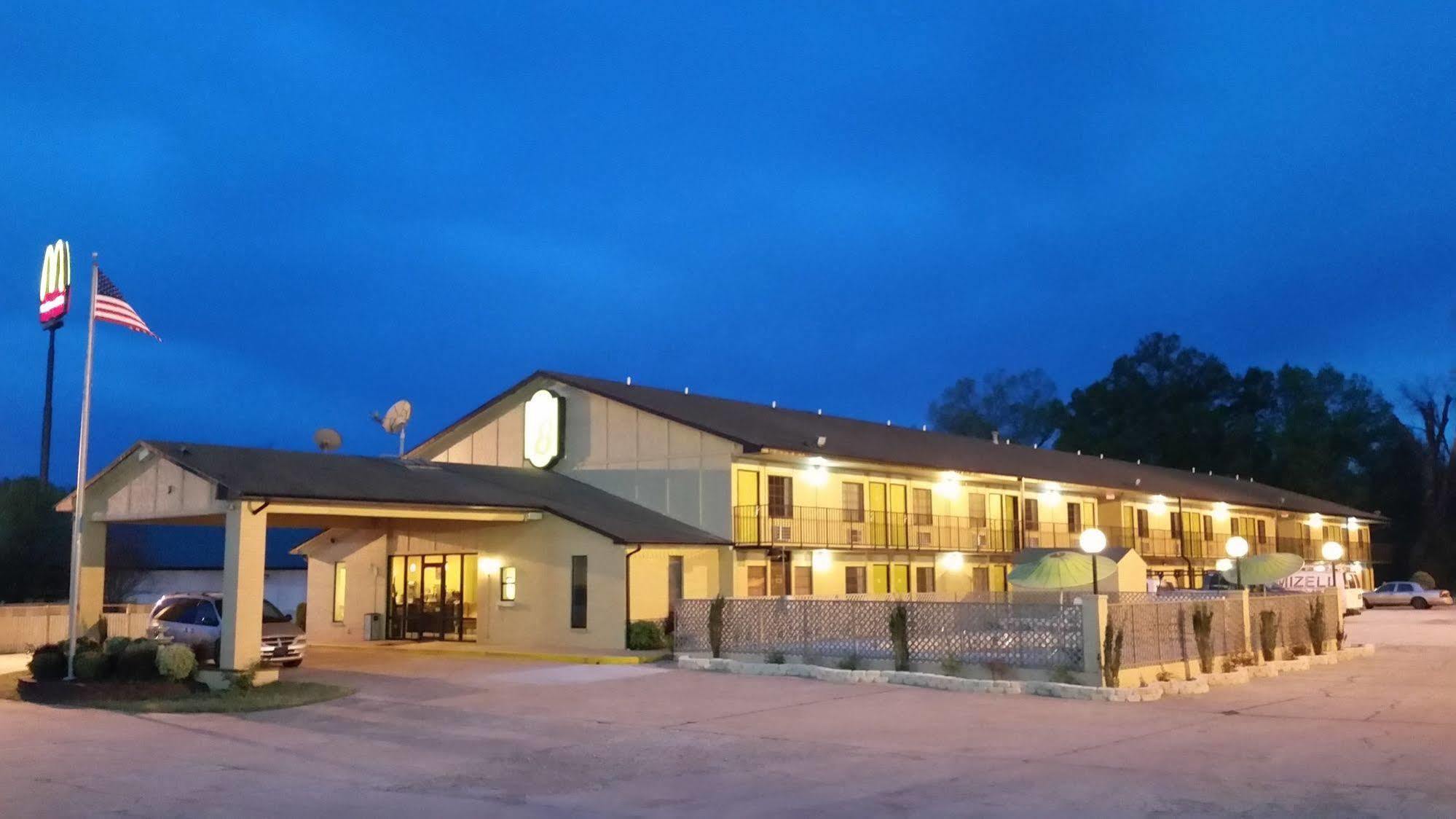 ซูเปอร์ 8 บาย วินด์แฮม คลาร์กสวิลล์ อาร์คันซอ Motel Clarksville ภายนอก รูปภาพ